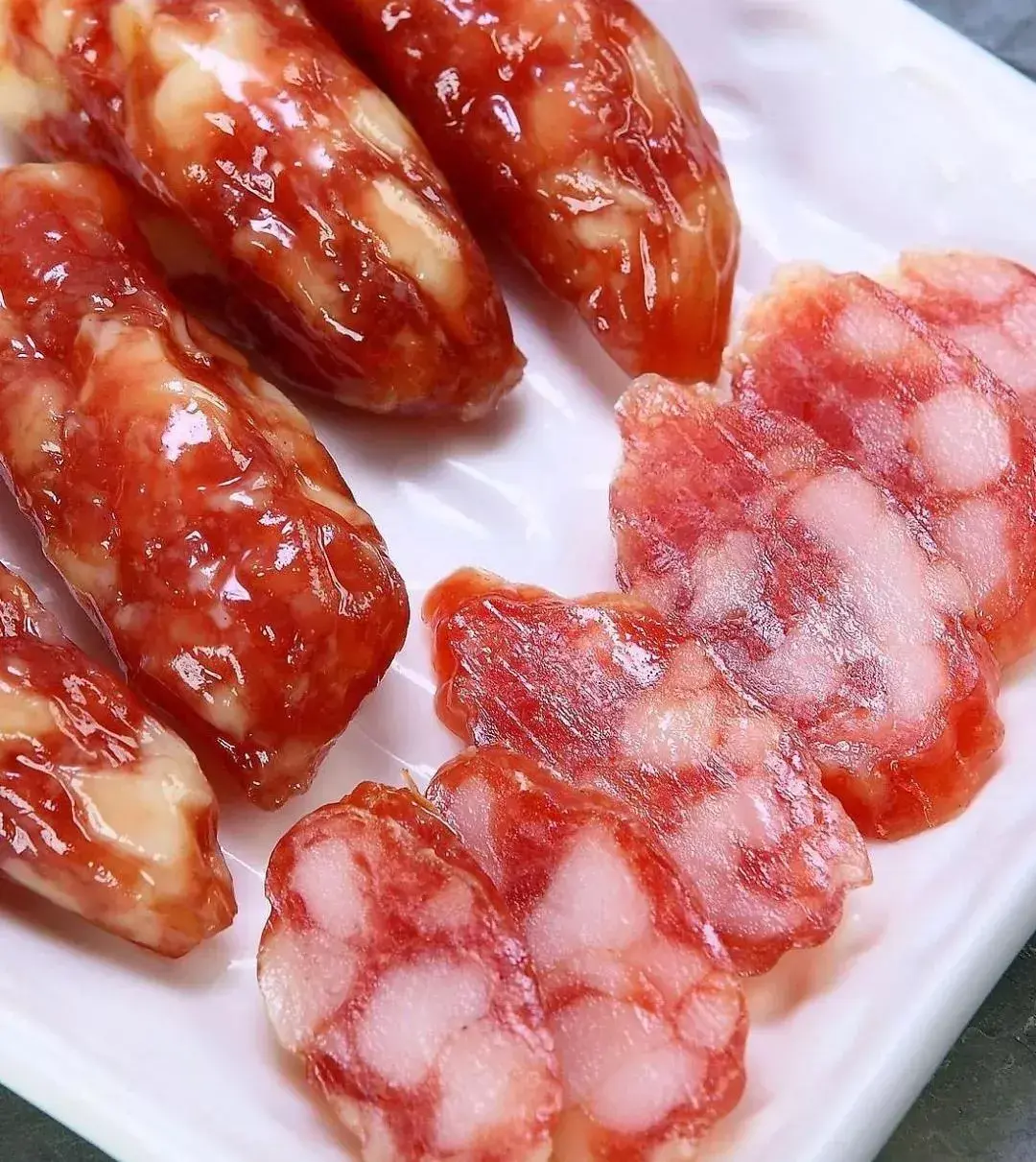 女子連吃一周臘腸后左眼失明