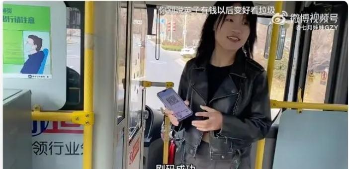 黑馬情侶提車了