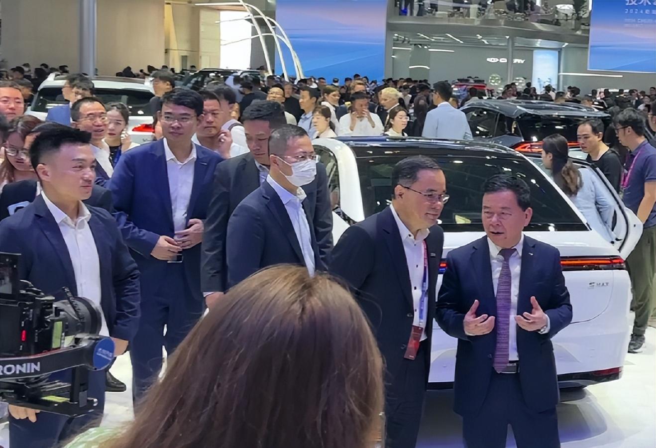 廣汽集團董事長曾慶洪車展疑似說話:從明天開始絕對不能這樣做了