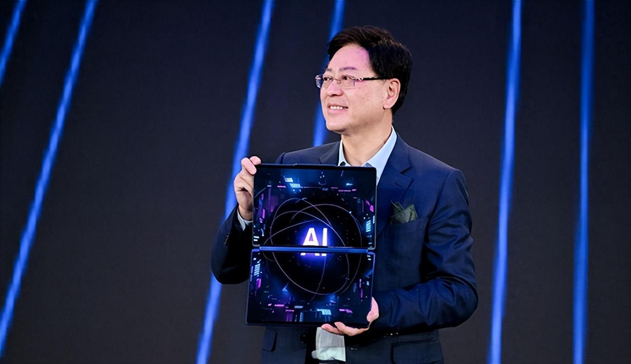 聯想真AI PC來了:AI終端新紀元開啟,生產力世界徹底被顛覆