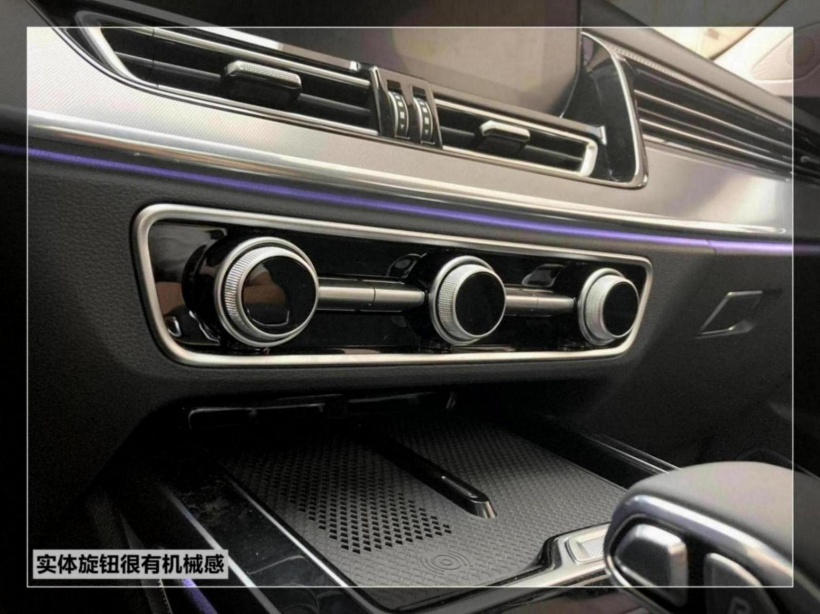 20萬級的中型SUV,動力不輸合資車,體驗紅旗HS5