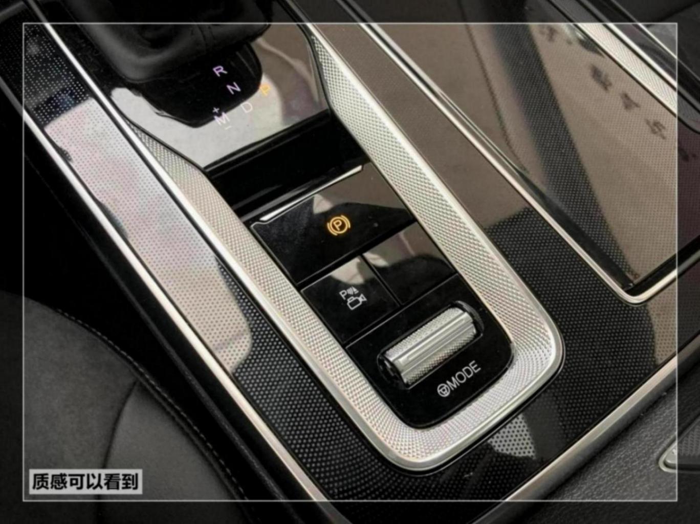 20萬級的中型SUV,動力不輸合資車,體驗紅旗HS5