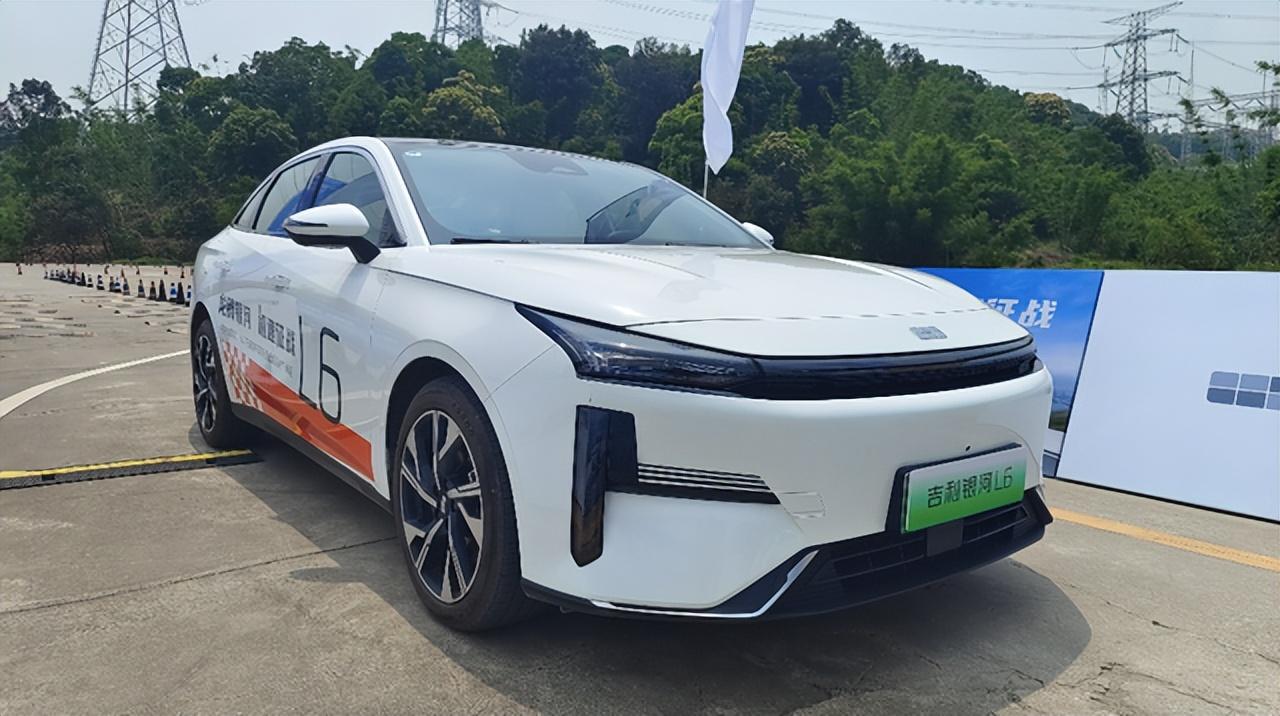誰說家用車玩不起來?吉利銀河L6、L7龍騰版場地試駕體驗