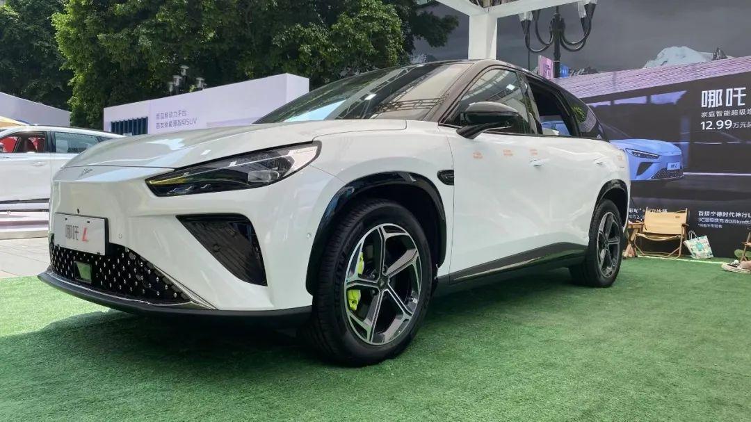 體驗哪吒L:新三件套樣樣都有,增程系統升級,平替理想L6?