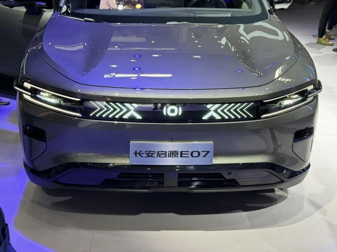 “可變”的生活方式 車展實(shí)拍長(zhǎng)安啟源E07