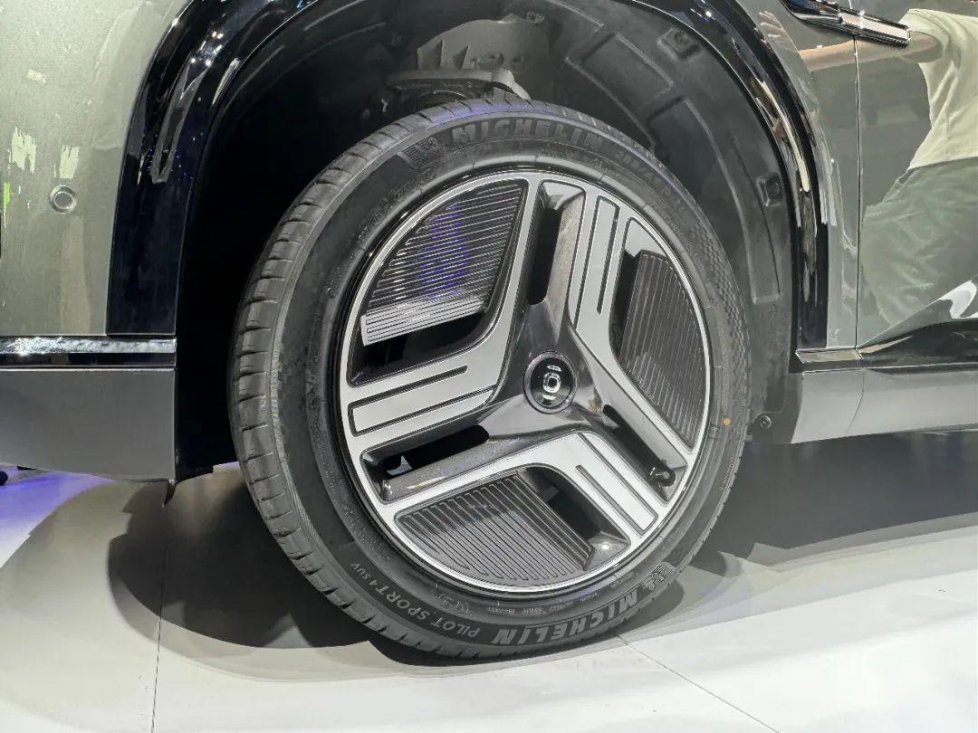 “可變”的生活方式 車展實(shí)拍長(zhǎng)安啟源E07