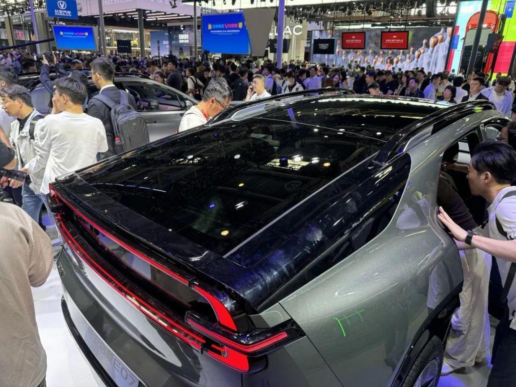 “可變”的生活方式 車展實(shí)拍長(zhǎng)安啟源E07