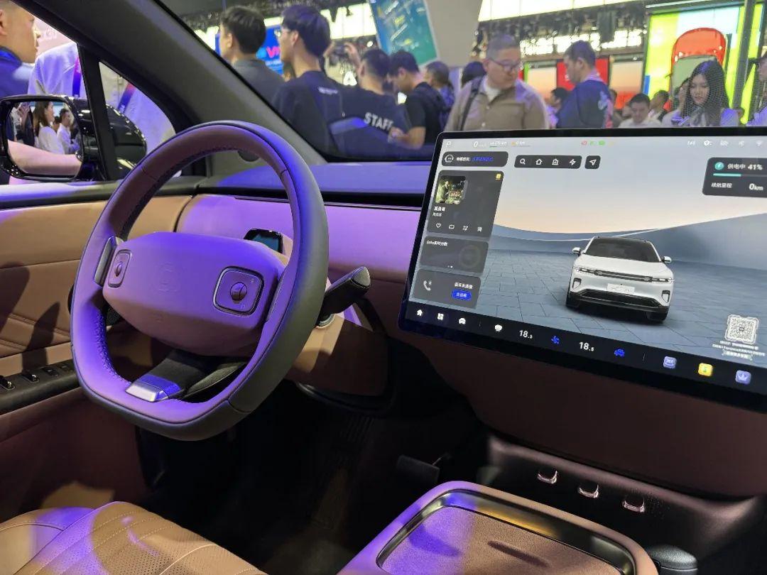 “可變”的生活方式 車展實(shí)拍長(zhǎng)安啟源E07