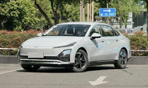 想買性價比高的純電車?五菱星光EV了解下,15分鐘補能200km