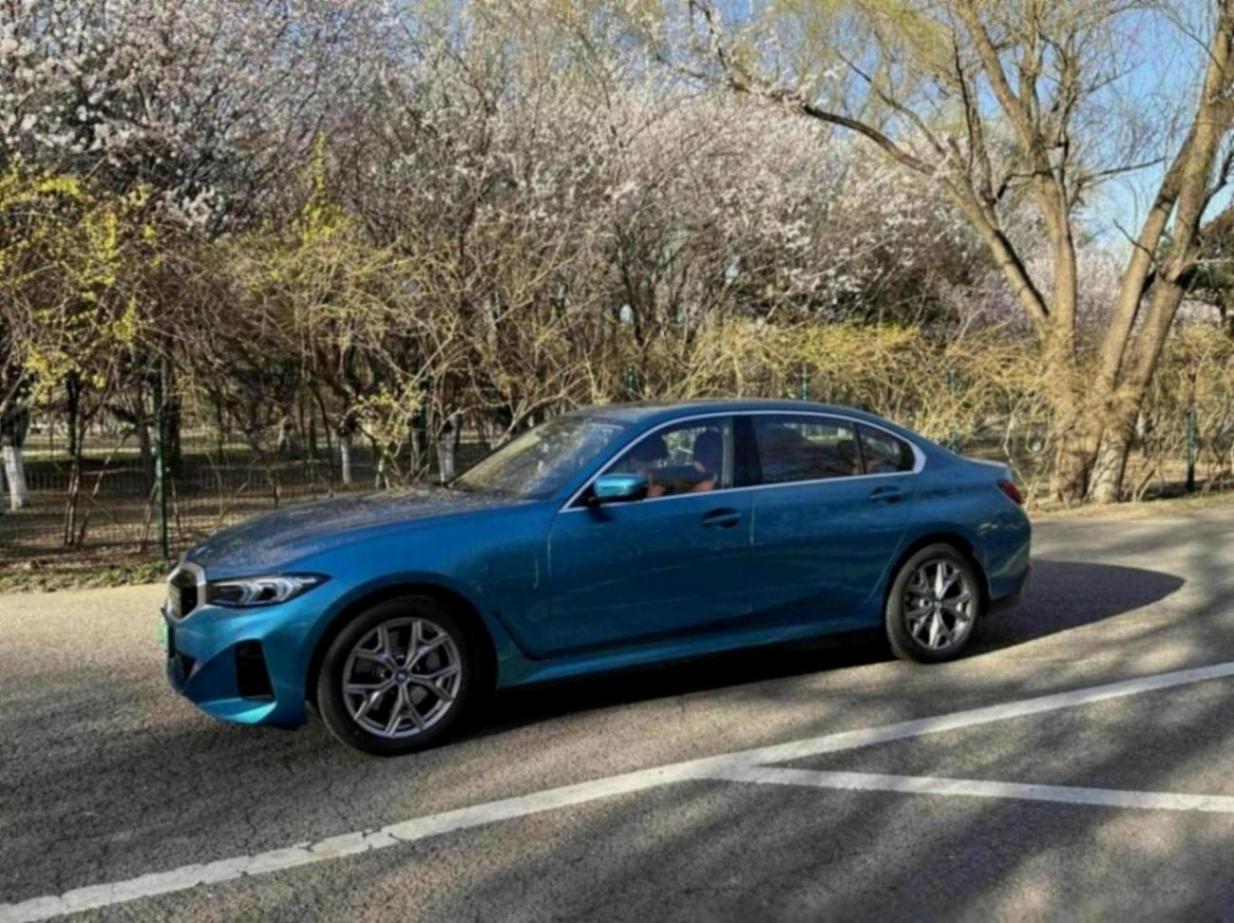 駕駛者的車就是這么給力!試試2024款寶馬i3 eDrive