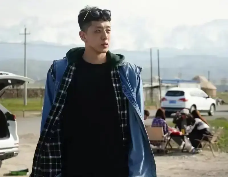 沈梓捷新疆自駕游,陪同女友,李慕豪也來了,或是投奔恩師邱彪?