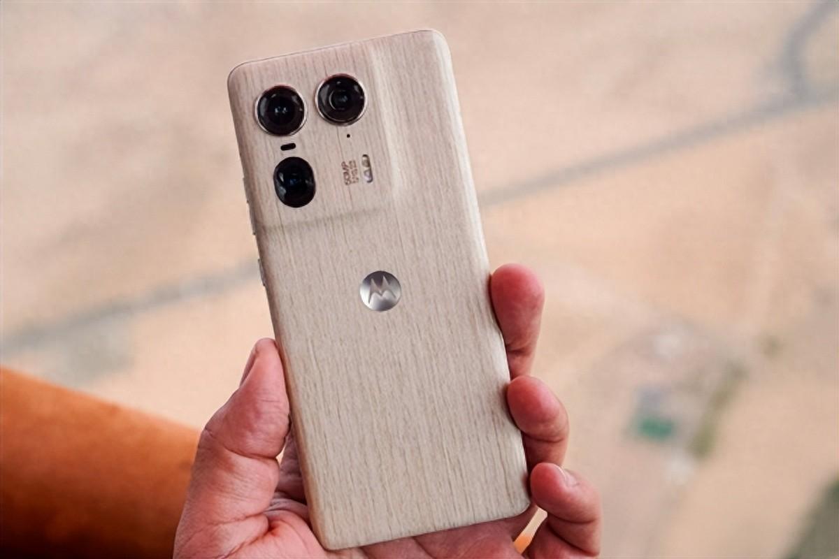 曝迪麗熱巴代言!moto X50 Ultra下周發布:moto首款AI手機