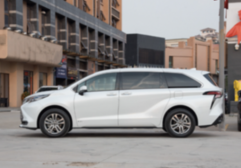 廣汽豐田2024款賽那來(lái)了,官降2.5萬(wàn),長(zhǎng)5165mm,1箱油1000多公里