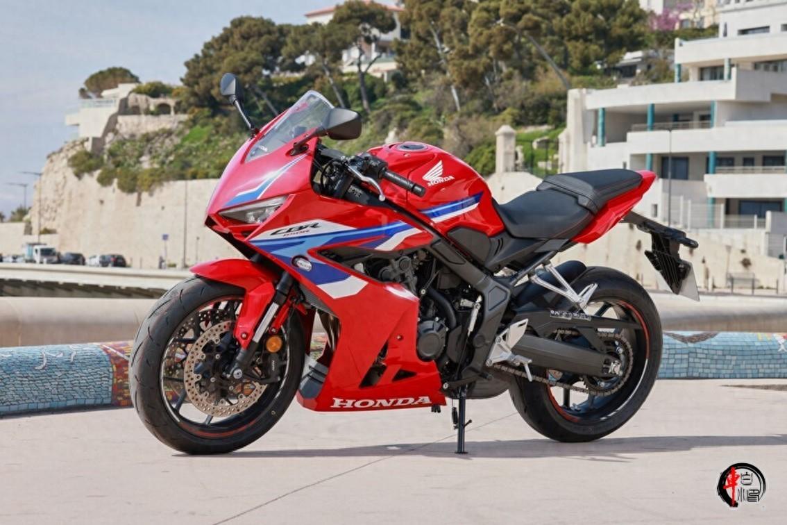 摩展前瞻:本田全新四缸仿賽CBR650R,新顏值+電子離合8.5萬元?