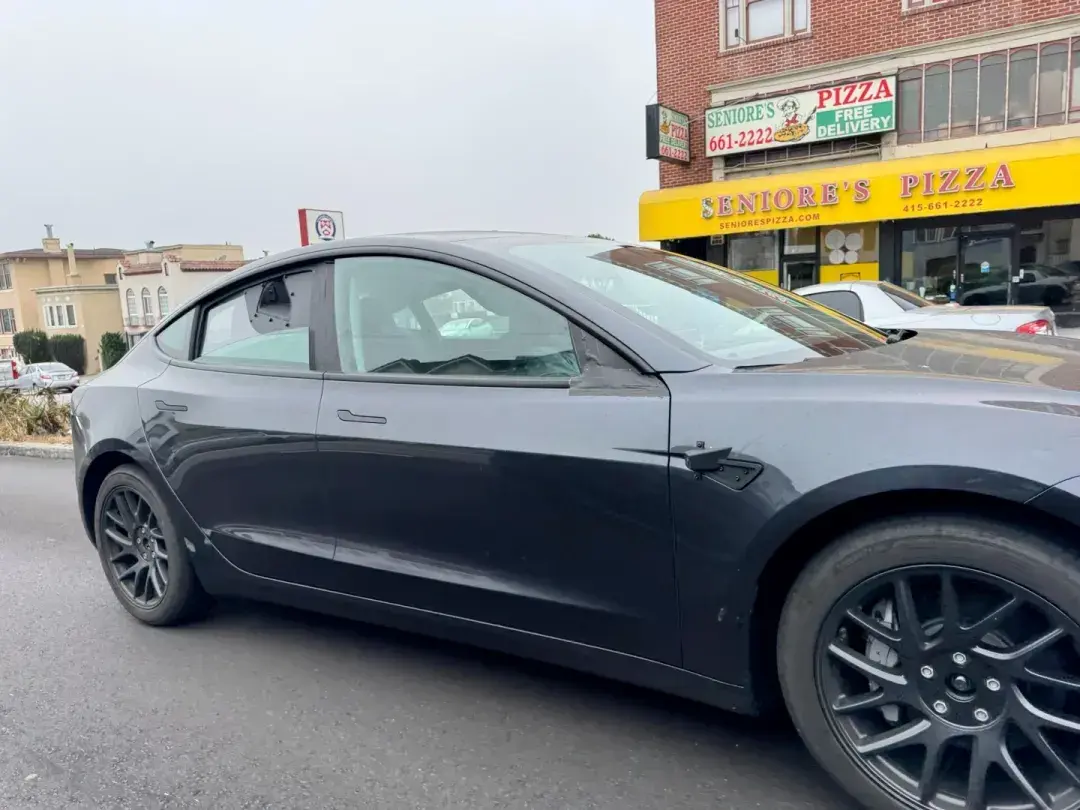 特斯拉的Robotaxi又跳票了,真相是?