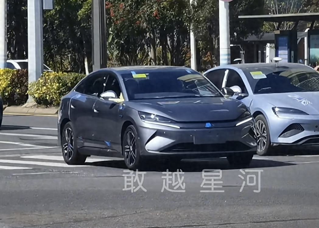 2025年年內(nèi)上市!比亞迪全新轎車秦L EV的實(shí)車諜照曝光