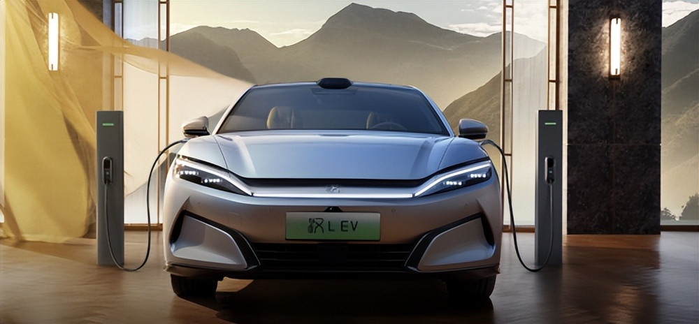 20萬級增程轎車標桿對比 星紀元ES與比亞迪漢DM-i誰更勝一籌?