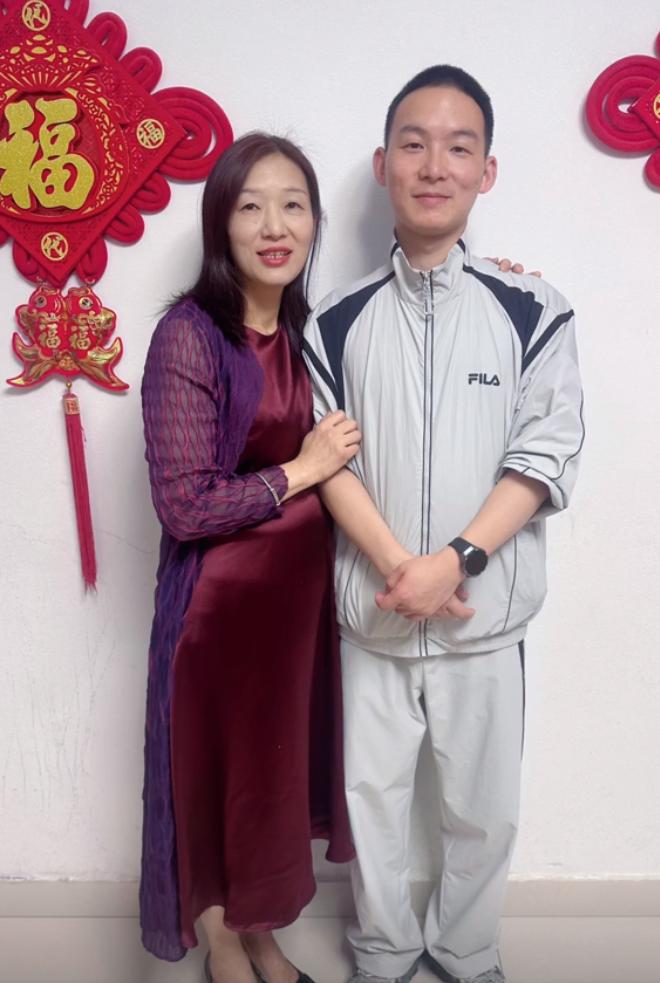 謝浩男媽媽直播帶貨銷售額超1億,賬號一夜漲粉50萬