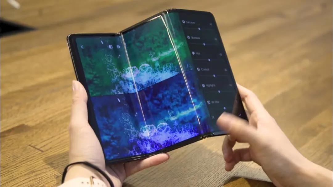 TCL三折疊屏黑科技碾壓華為Mate70?用過才發現差距這么大