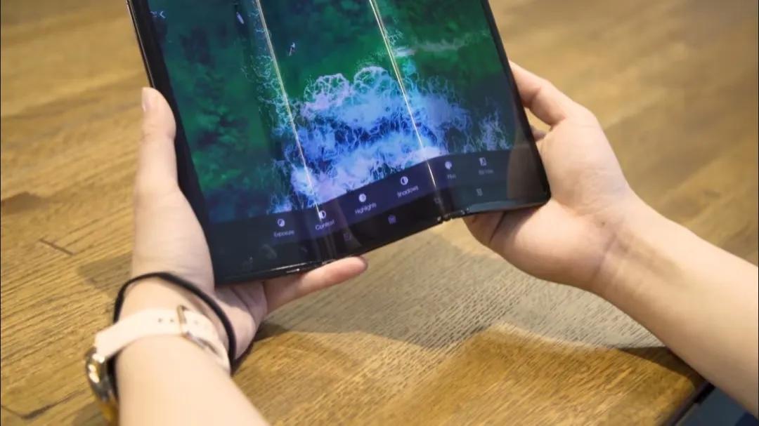TCL三折疊屏黑科技碾壓華為Mate70?用過才發現差距這么大