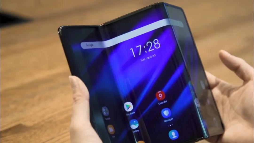 TCL三折疊屏黑科技碾壓華為Mate70?用過才發現差距這么大