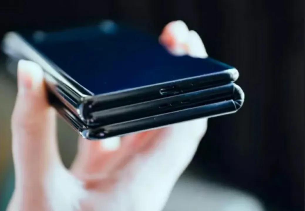 TCL三折疊屏黑科技碾壓華為Mate70?用過才發現差距這么大
