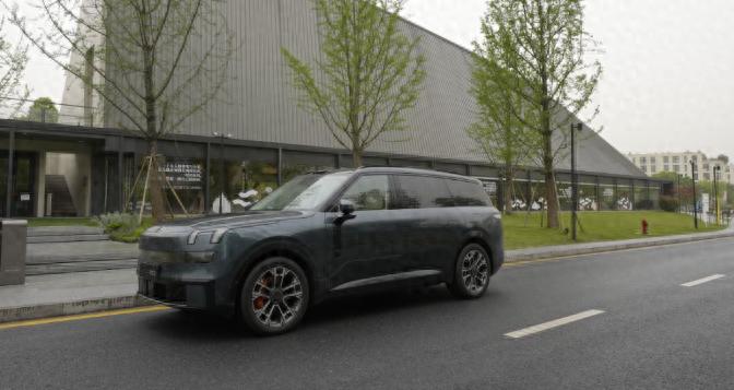從 “理想平替 到 “全能超越”:領克 900 如何搶走大型電混 SUV 蛋糕?