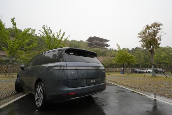 從 “理想平替 到 “全能超越”:領克 900 如何搶走大型電混 SUV 蛋糕?
