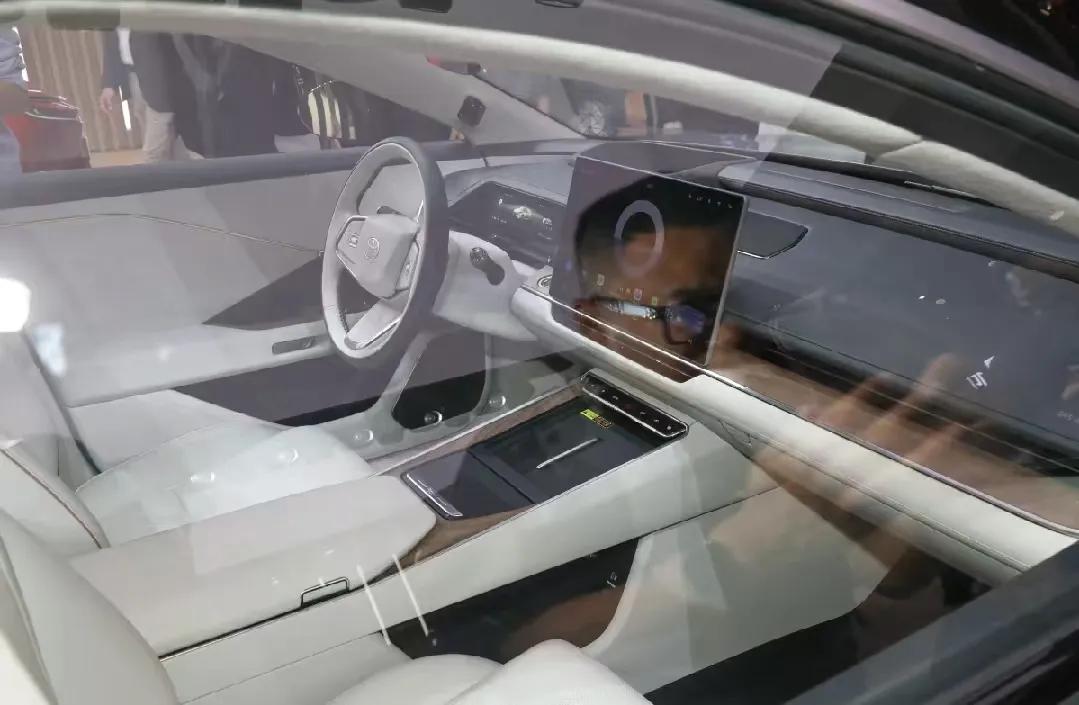 豐田新車裝鴻蒙系統,老司機直呼認不出,續航700公里能火嗎
