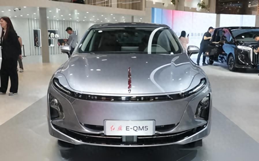 2025上海車展:紅旗新款E-QM5首發(fā),續(xù)航升級(jí)預(yù)售價(jià)可期