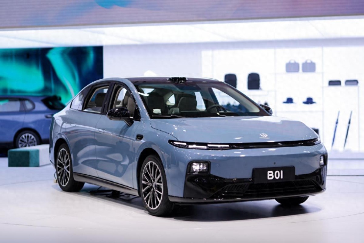 上海車展新能源轎車爭(zhēng)鋒,為何零跑B01能脫穎而出?