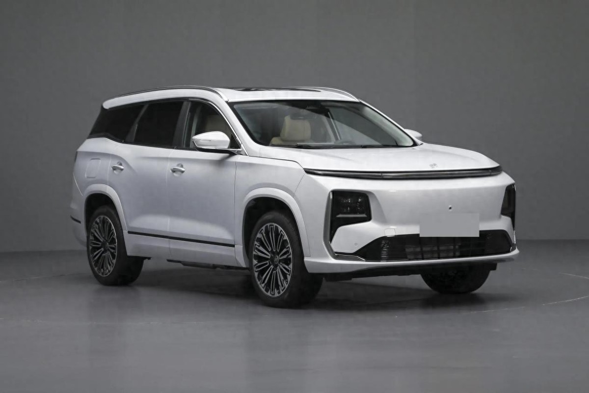 都是理想平替!選擇6座新能源SUV,新款山海L9、零跑C16怎么選?